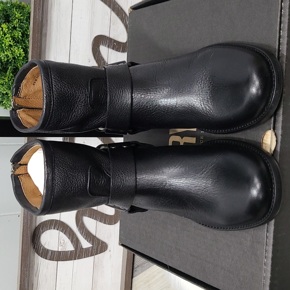 Frye Portia Harness Short Leather Boots - 6.5 - Picture 8 of 16